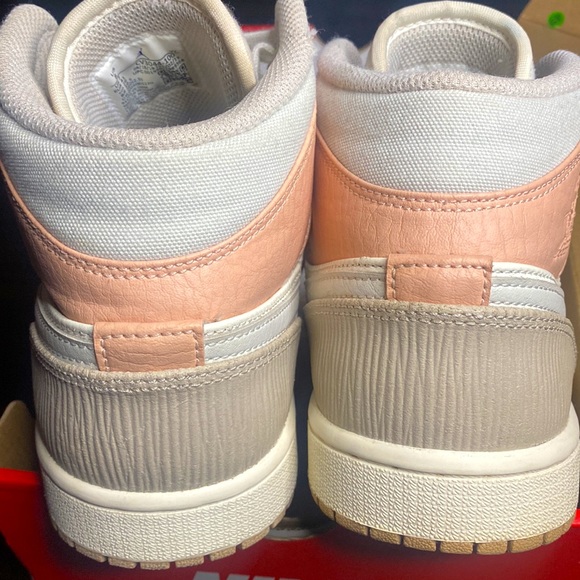 Air Jordan 1 Mid 'Milan' • US M 8 (Equivalent to US W 9.5) - Picture 5 of 11